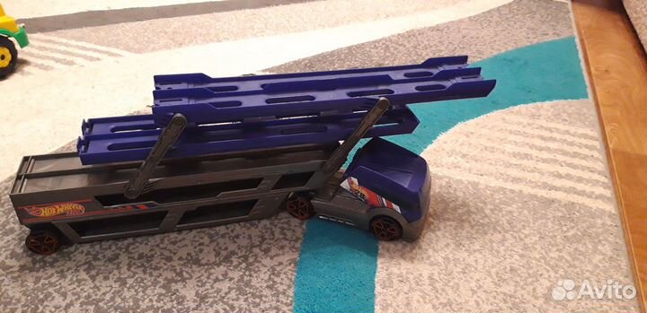 Hot wheels машина