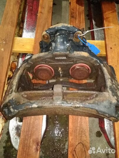 Суппорт левый в сборе 22.5''(MAN) 81508046497