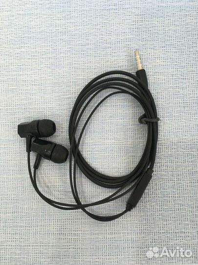 Проводные наушники с микрофоном