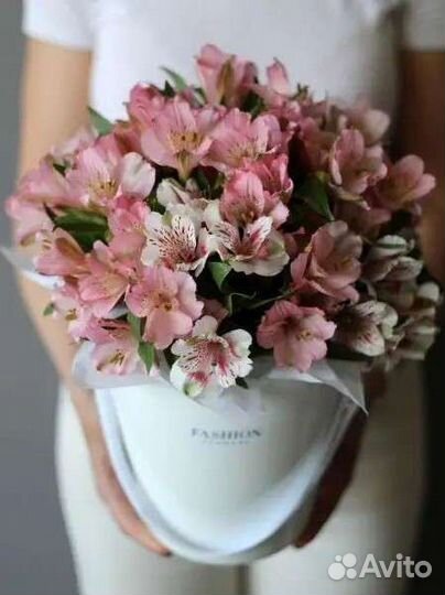 Букет цветы альстромерии, альстромерия в коробке