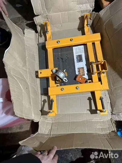 Подрамник под раздаточную коробку 21214-31