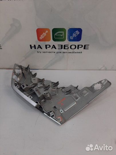 Накладка на центральную консоль (торпеды) левая