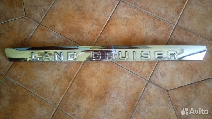 Накладка двери багажника land cruiser 200