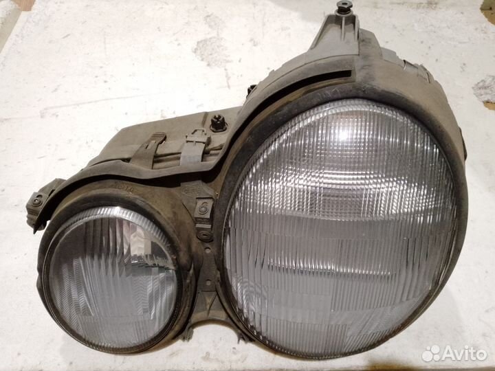 Фара передняя мерседес 210
