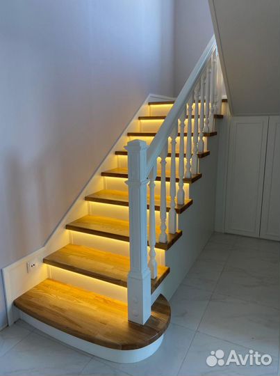 Автоматическая подсветка лестницы. Бегущий огонь