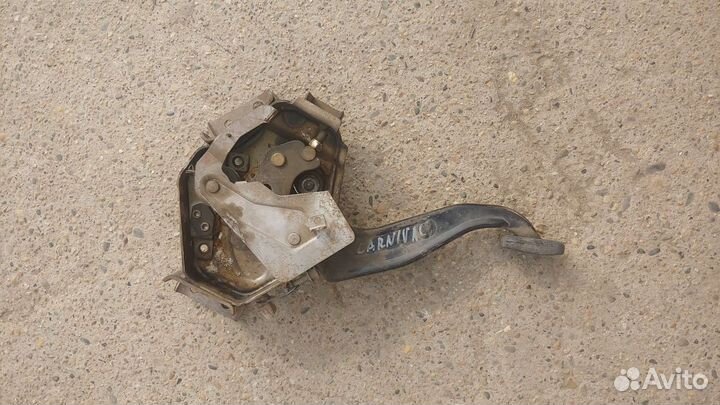 Педаль стояночного тормоза Kia Carnival 1 2000 год