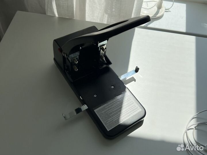 Дырокол почти новый