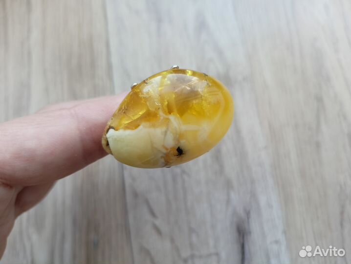 Кольцо из янтаря