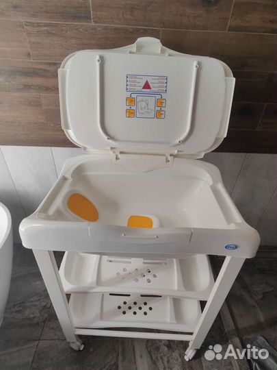 Детская ванночка с пеленальным столиком