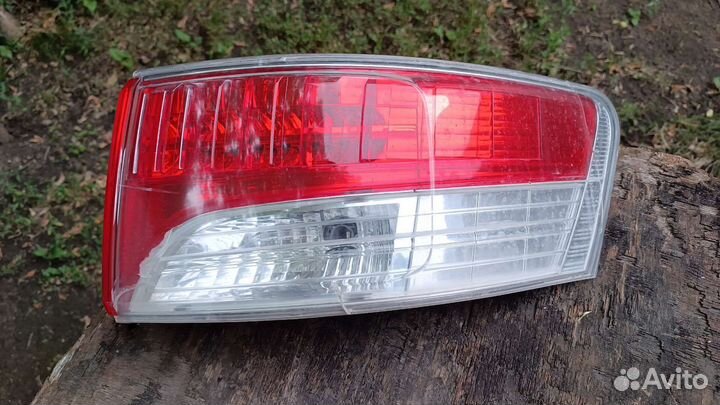 Задний правый фонарь,Тойота Авенсис Т -270