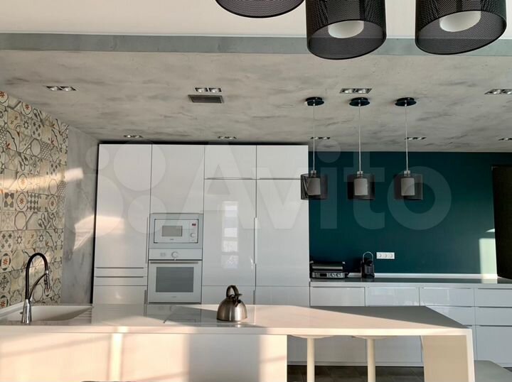 3-к. квартира, 140 м², 15/18 эт.