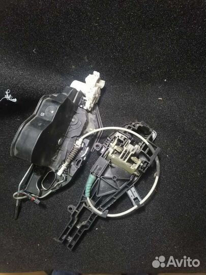 Замок водительской двери tiguan