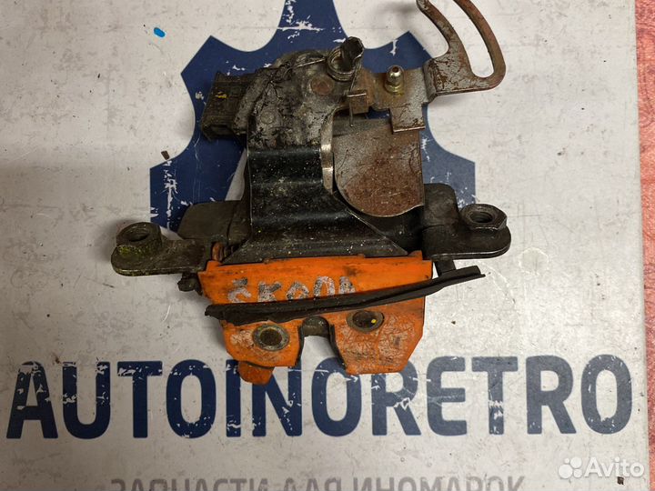 Замок крышки багажника Skoda 6U0827505C