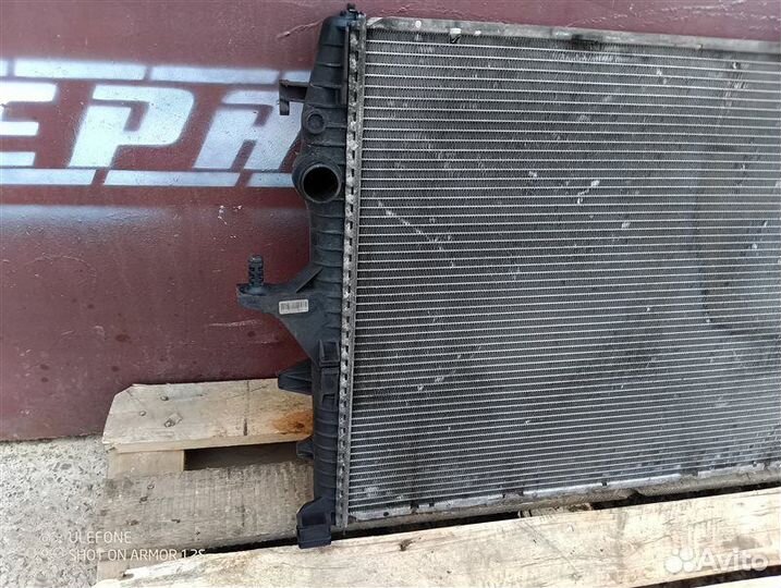 Радиатор основной Audi Q7 4L 3.0 BUG 2007