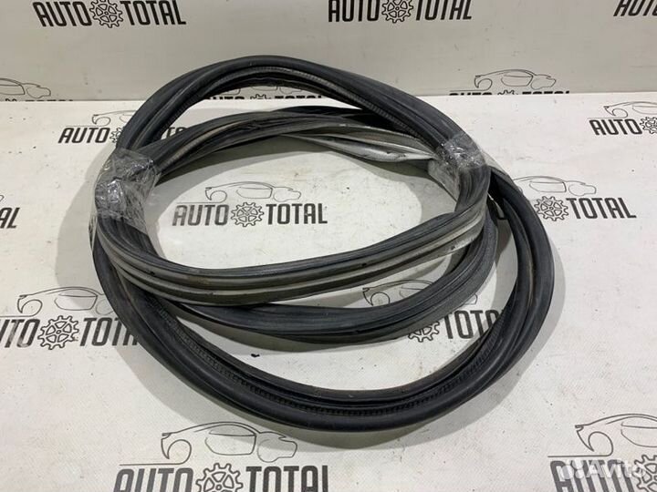 Уплотнительная резинка двери багажника Chevrolet