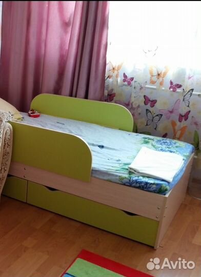 Детская кровать с выкатными ящиками