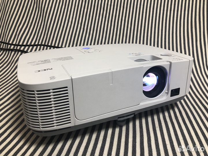 Проекторы NEC в аренду + экран