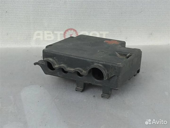 Распределитель потенциалов Audi Q5 8R 2009-2012