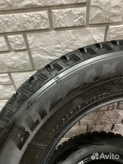 Bridgestone Blizzak Spike-01 235/60 R16