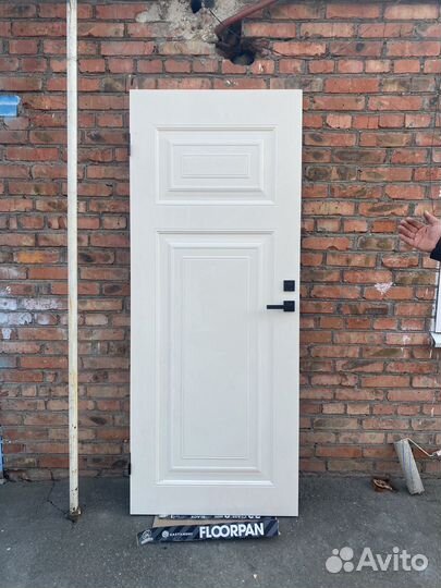 Дверь деревянная с коробкой