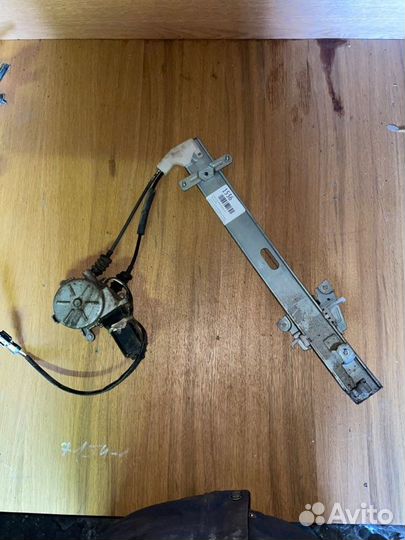 Стеклоподъемник задний правый Kia Sportage 1