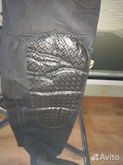 Гидрокостюм сухого типа