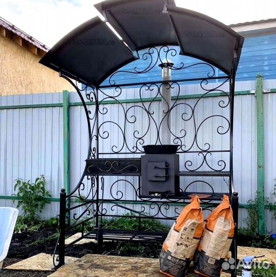 Мангал с крышей