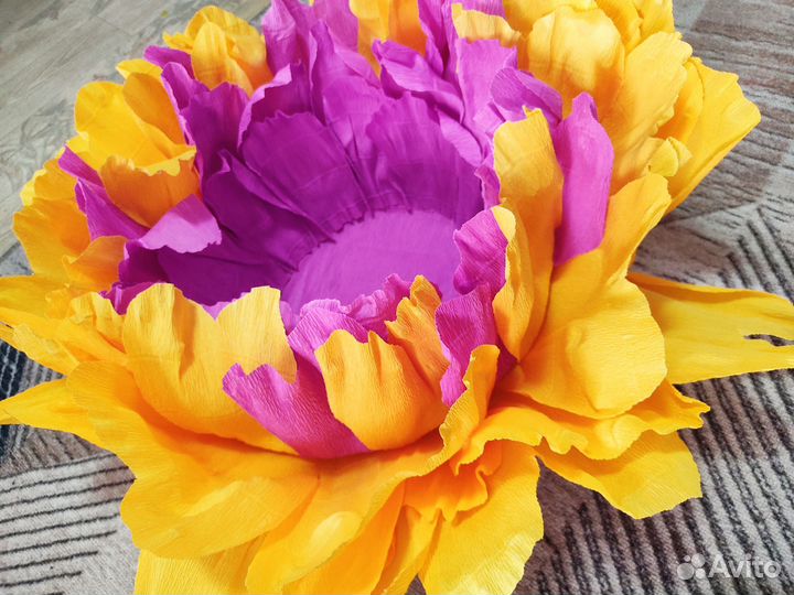 Фотозона Цветок из гофрированной бумаги