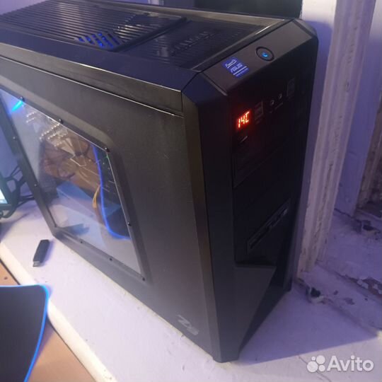 Материнская плата с процессором и памятью