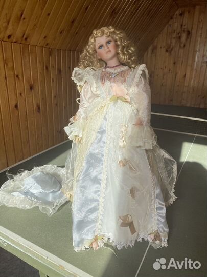 Кукла фарфоровая высокая 60 см