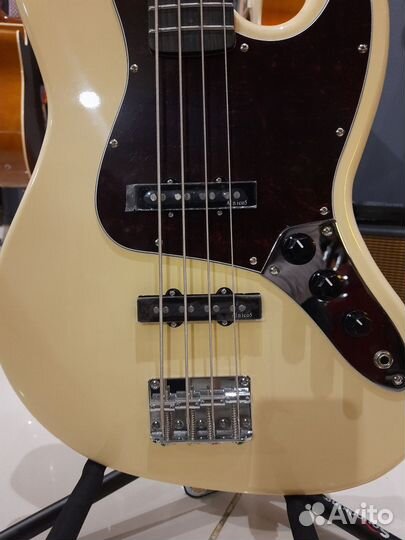 Бас-гитара белая Prodipe