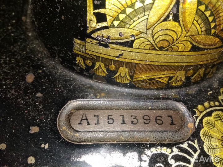 Старинная швейная машинка singer