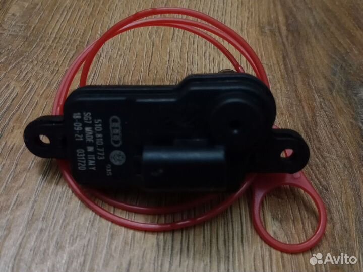 Моторчик открытия лючка бензобака skoda rapid