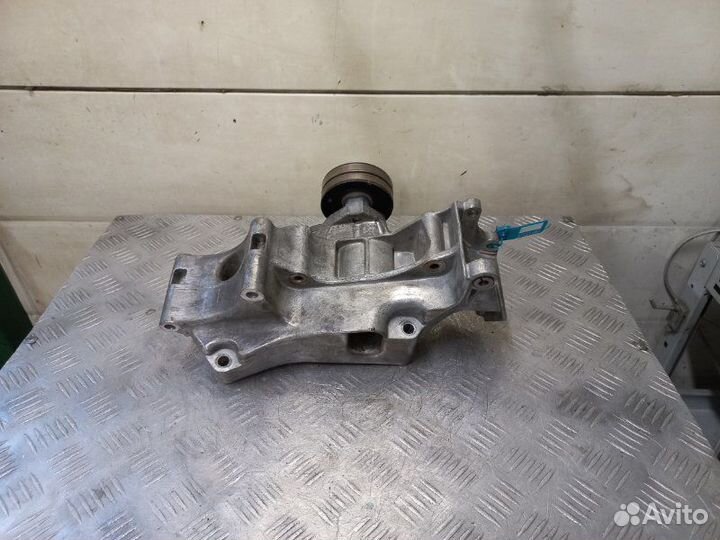 Кронштейн генератора Skoda Octavia A4 1.4 16V AHW