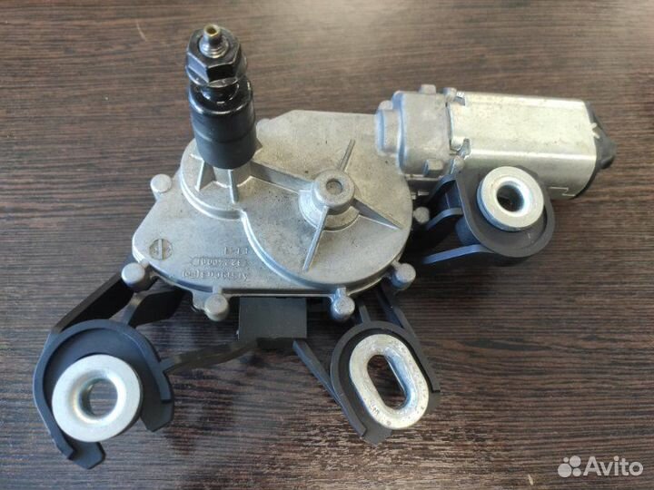 Моторчик стеклоочистителя задний Skoda Octavia II