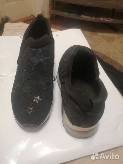 Кроссовки женские 39