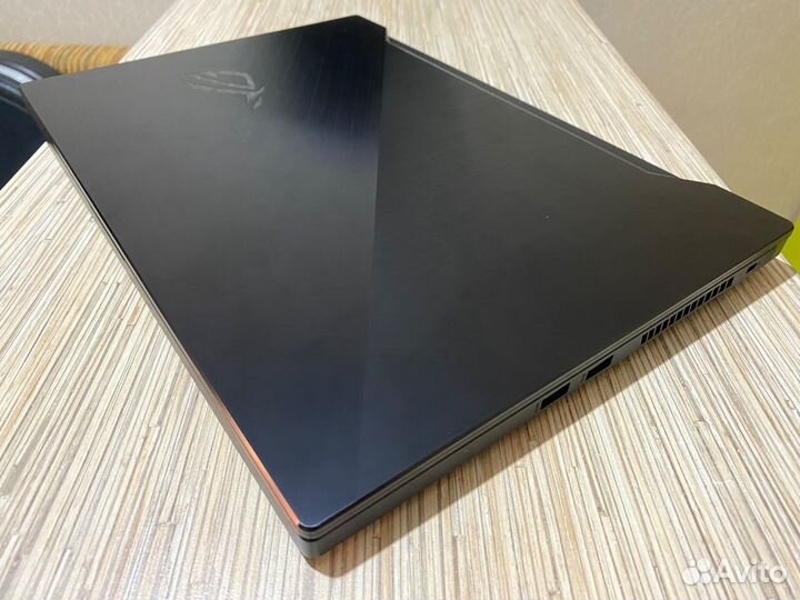 Rog Zephyrus G15 R7 4800, 16Gb, GTX 1660 Ti, 500Gb