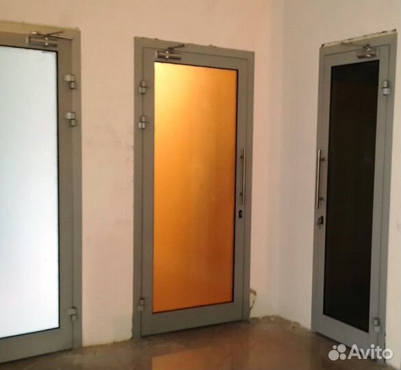 Дверь алюминиевая стеклянная