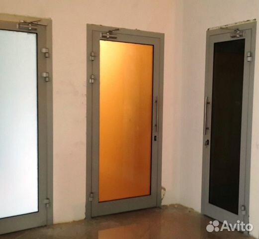Дверь алюминиевая стеклянная