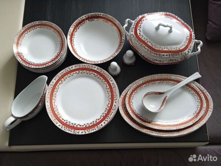 Фарфоровый столовый сервиз
