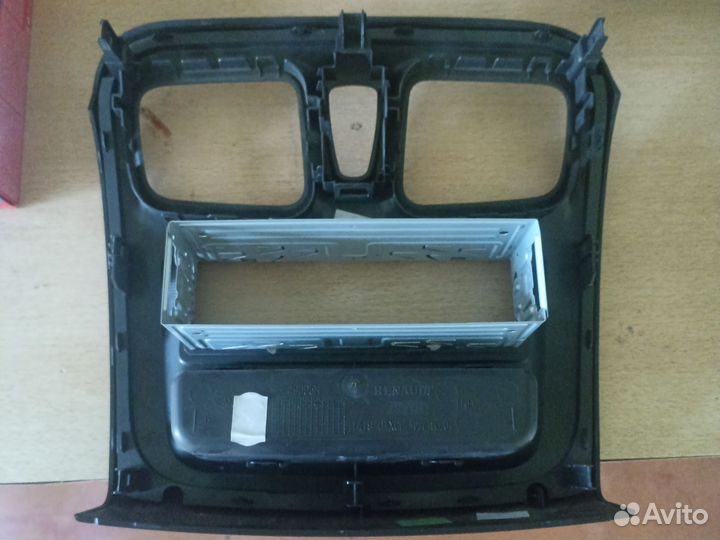 Рамка для магнитолы renault logan 2