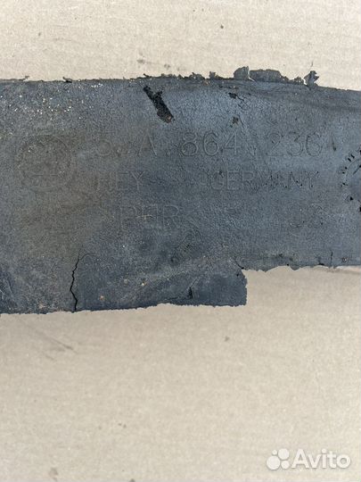 Уплотнитель крыла передний левый Skoda Rapid