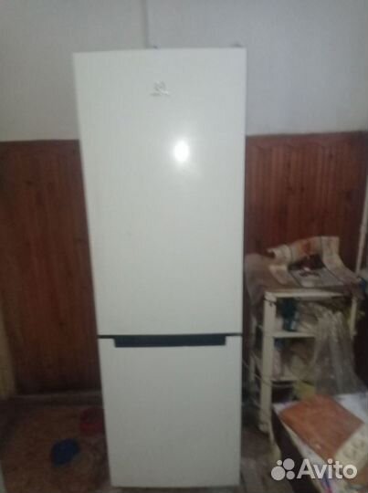 Холодильник indesit No-Frost DF4180w