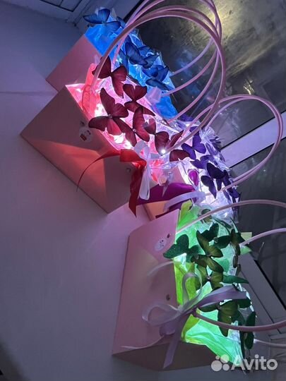 Букет из бабочек в корзинке в наличии