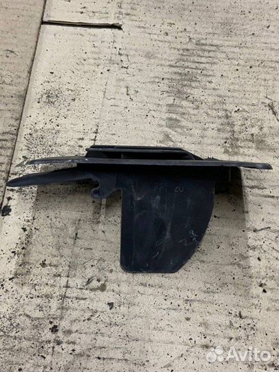 Дефлектор воздушный передний левый Mercedes-Benz