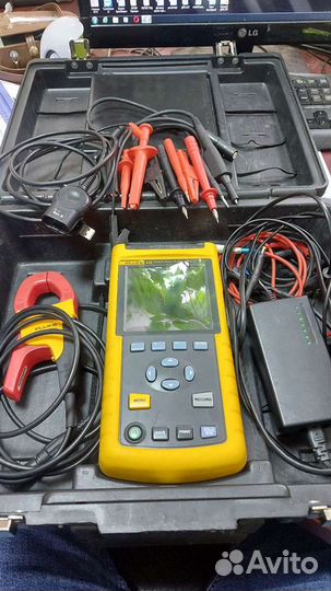 Осцилограф Tektronix GW instek и Fluke 43b