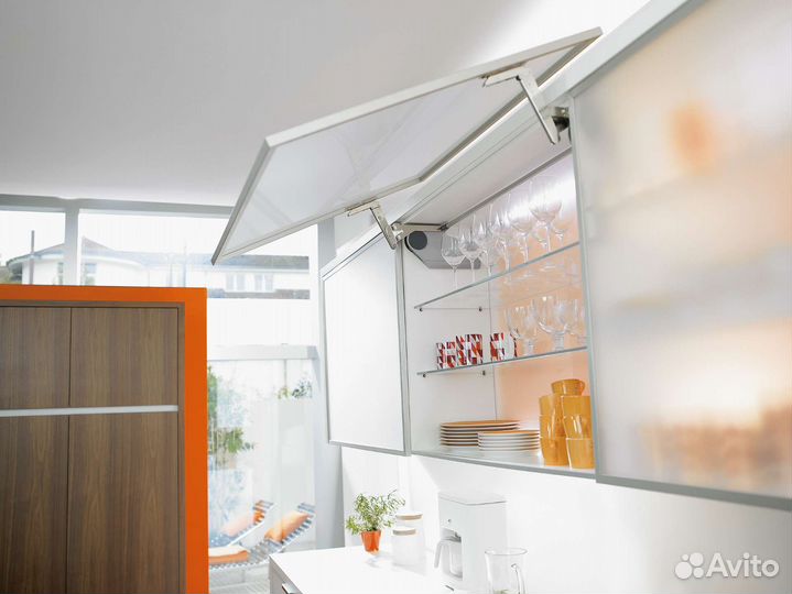 Откидной механизм blum aventos hs