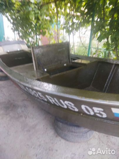 Лодка с мотором