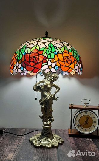 Лампа настольная в стиле Тиффани.В наличии