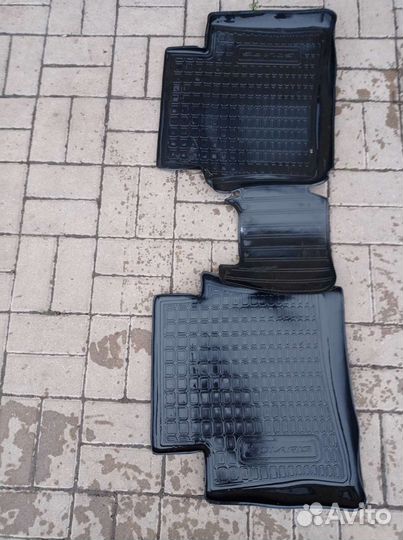 Резиновые коврики для solaris